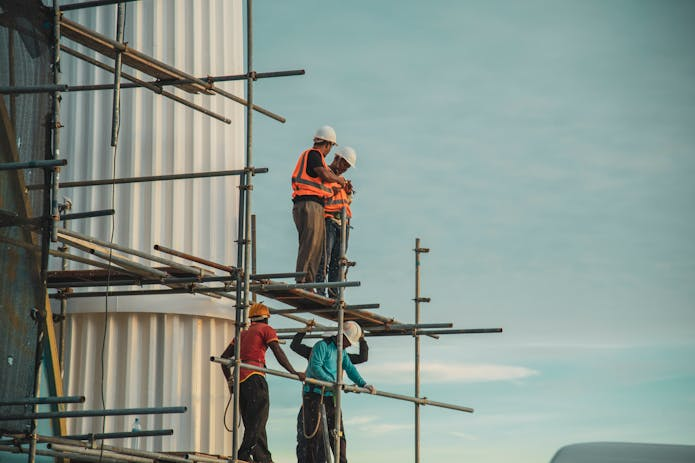 Trained construction workers on scaffolding at a Bronx construction site. Consult with a Bronx Scaffold Accident Lawyer.